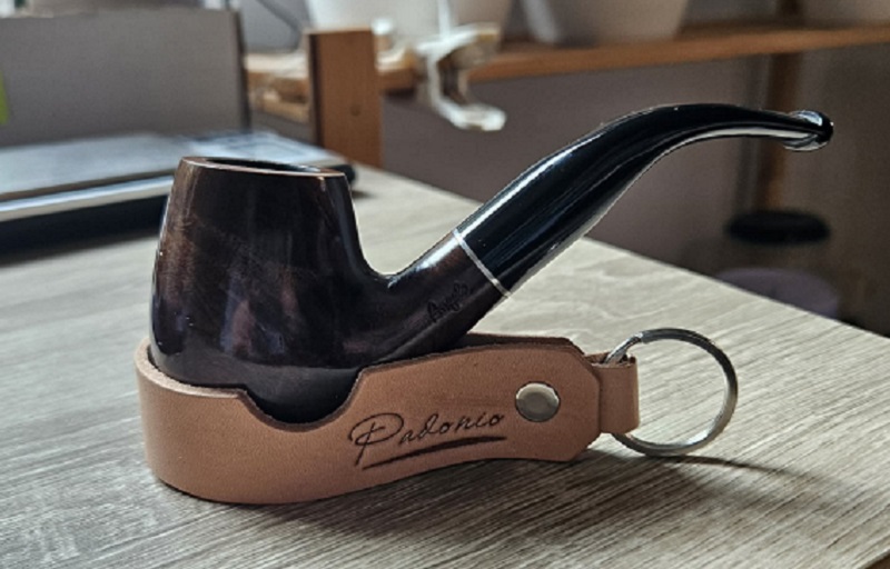 Angelo pipás szett Half Bent Billiard bruyer pipával, pipatáskával, 9 mm-es filterrel, szárkefével és 3 részes pipatömködővel